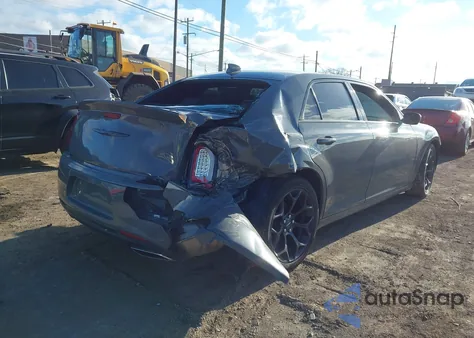 2019 Chrysler 300 300S z USA, uszkodzony, nr VIN 2C3CCABG2KH516562